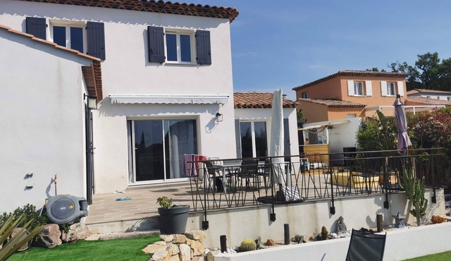 Detached house sleeps 4/5