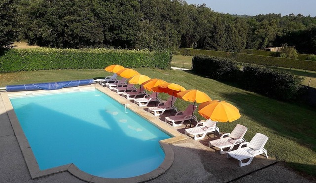 , detached house, heated and secure swimming pool, for 15 people