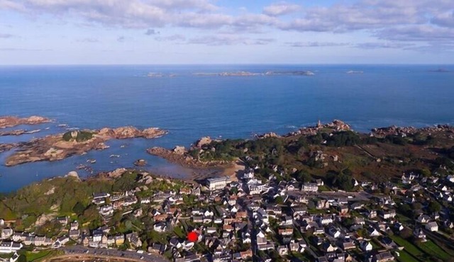 Detached house in Ploumanach - sleeps 4 (2 adults and 2 children)