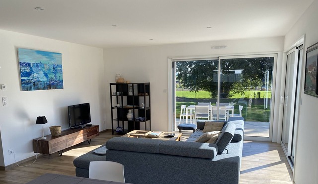 Detached house in the village with 1500m2 garden, parking