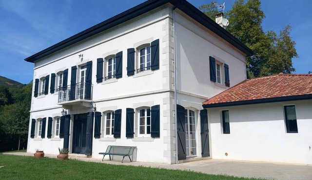 Detached house in Mendionde, 8 people, large garden, near Basque coast