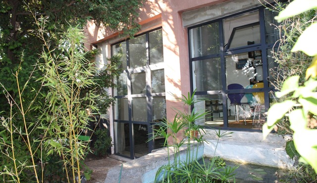 Detached house in the garden of a residential area of Marseille