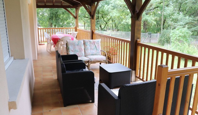 Detached house, large covered terrace, fenced garden, WIFI ACCESS