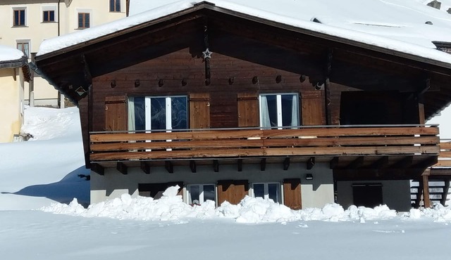 Detached house on the river within walking distance of the village and ski lifts