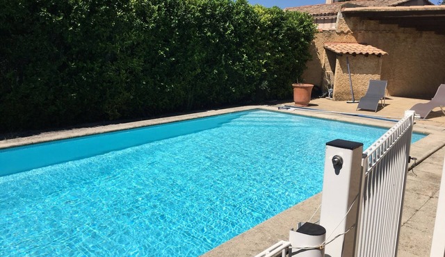 Detached house + private pool located 5 mn from Avignon and 15 mn from St Rémy