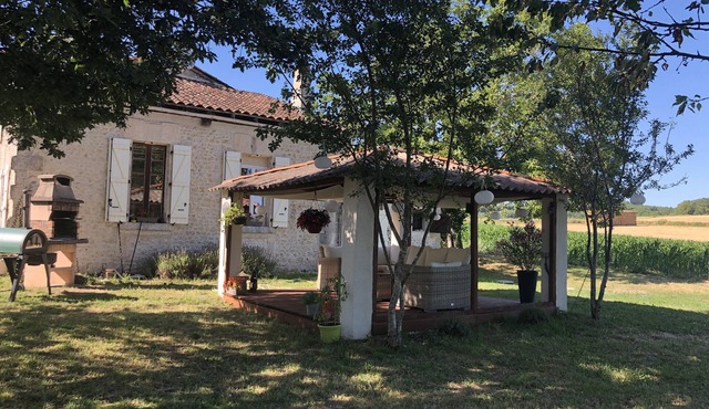 Detached house + private pool mins from Aubeterre