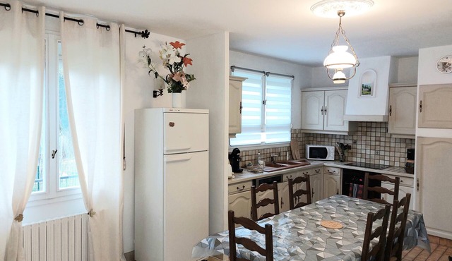 Detached house with garden near Amboise