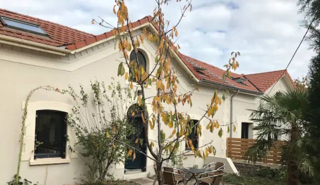 DETACHED HOUSE WITH GARDEN IN THE TOWN CENTER