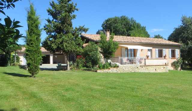 Detached house with a large garden and fenced