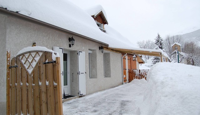 Detached house with direct access to Serre Chevalier resort, private garden.