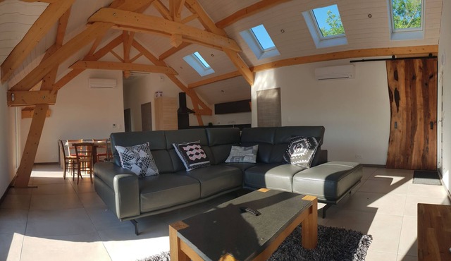 Detached house with large terrace and adjoining land