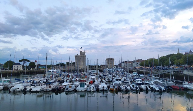 Detached house with sunny terrace and veranda near La Rochelle