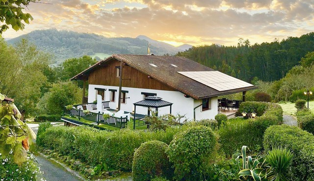 Detached house with garden, orchard, surrounded by nature, near Bilbao.