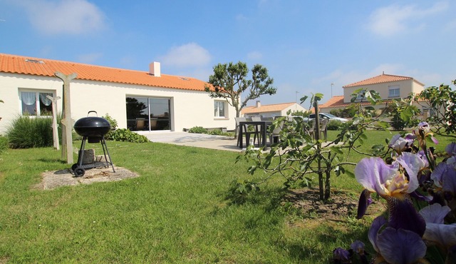 Detached house with garden and BBQ, 3 bedrooms, near Marais birds