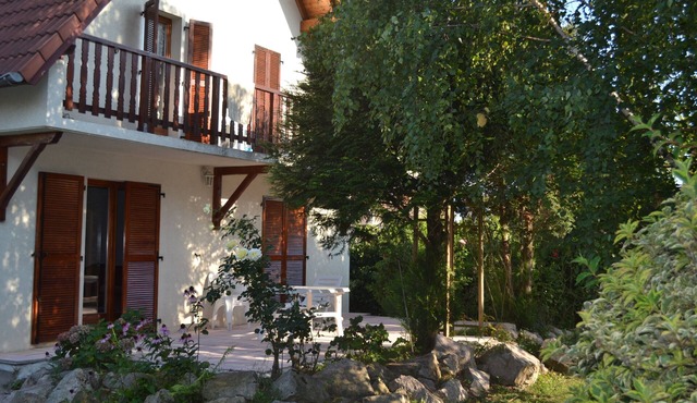 detached house with Jardin route des vins (5 bedrooms, sleeps 10)