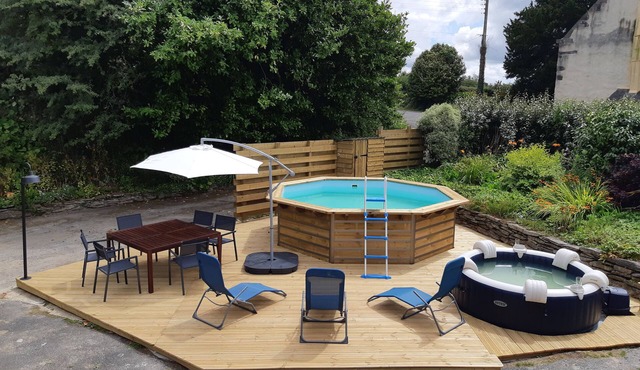 Detached house with pool and jacuzzi