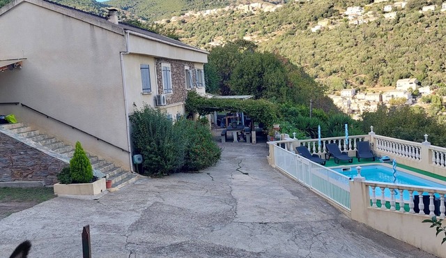 Detached house with pool