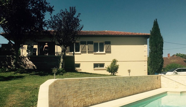 Detached house with pool on 2640 M2 of land.