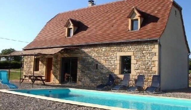 Detached house with private pool for family vacations.