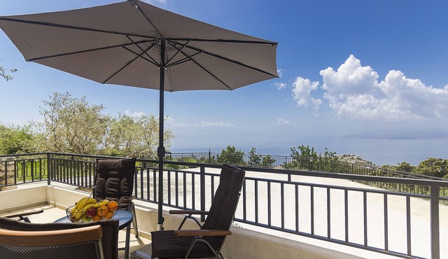 Detached house with sea views, on 2. 000qm plot, 2 Schlafzi.