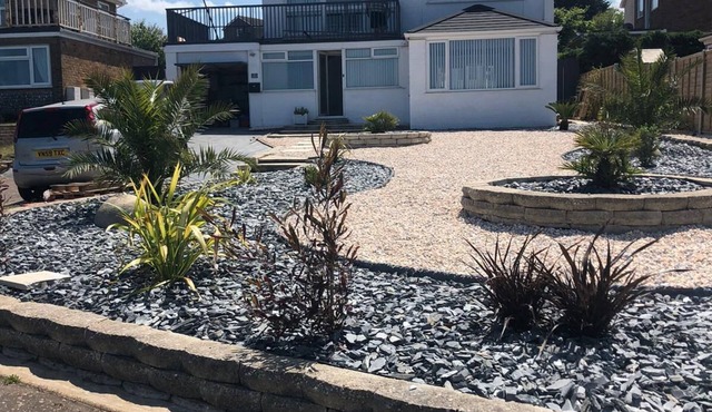 Detached House with Sea Views, Enclosed rear Garden