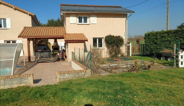 Detached house with swimming pool 15 mins from Vienna