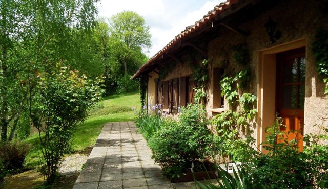 Detached house with terrace in south Dordogne