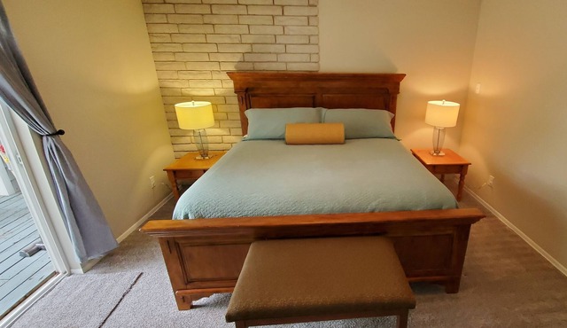 Detached King Suite, Private entrance