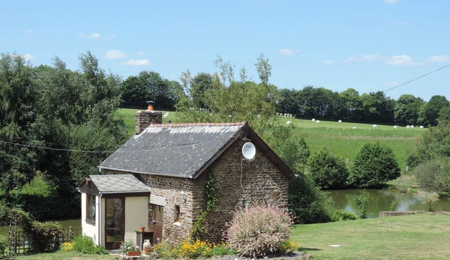 Detached Lakeside Stone Cottage Set In Rural Countryside