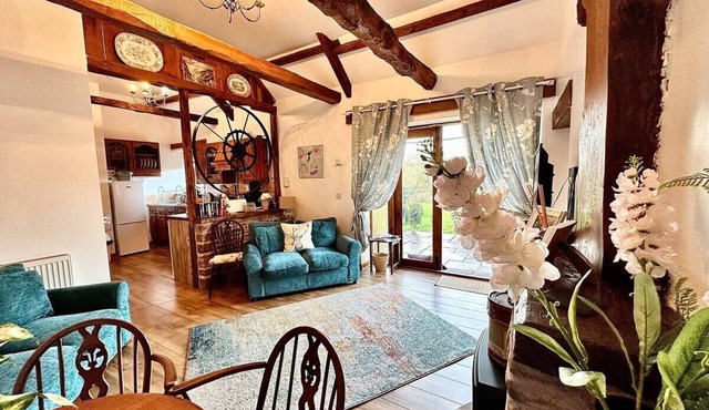 Detached ONE LEVEL stone barn