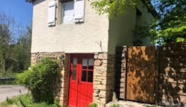 Detached, Private Dordogne Cottage for 2, Huge garden, Private hot tub on patio