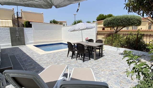 Detached, private house with Pool