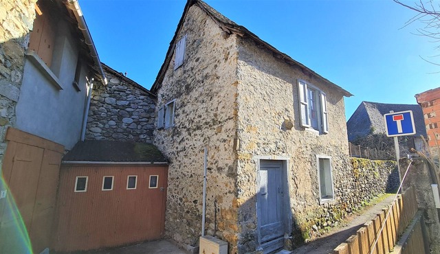 Detached private house with direct access to the Pyreneees