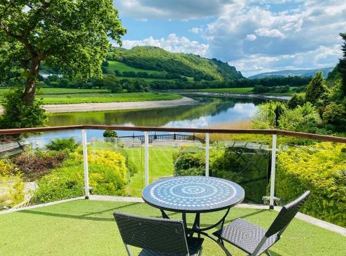 Detached Riverside Family Home on the River Conwy, Snowdonia, 6 Guests