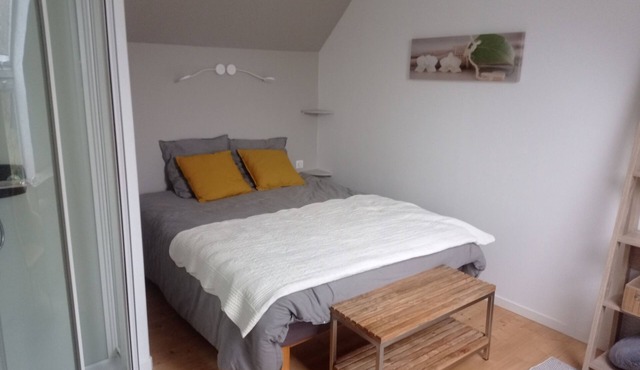 Detached room in the countryside, access close to N164