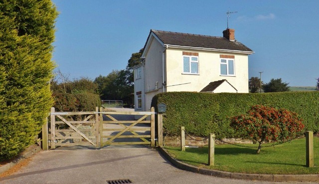 Detached Rural Cottage in Idyllic Location with 3 acre safe secure 6ft dog field