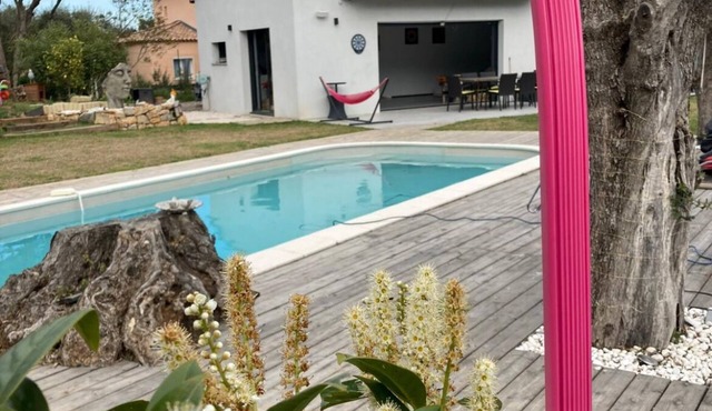 Detached SANA villa with swimming pool and pétanque court