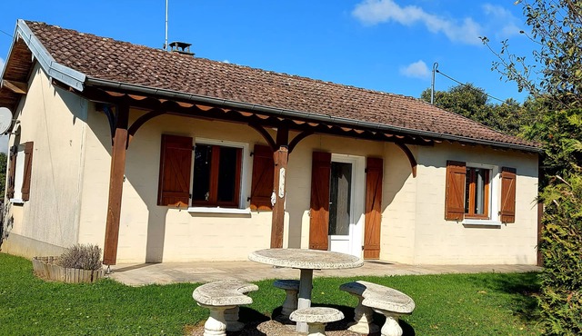 Detached single-storey house in a small country village