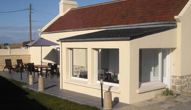 DETACHED SINGLE-STOREY HOUSE 100 M FROM THE BEACH