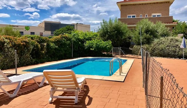 Detached, spacious and bright villa, in a very quiet area