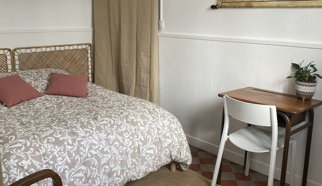 Detached studio with garden and parking in charming property