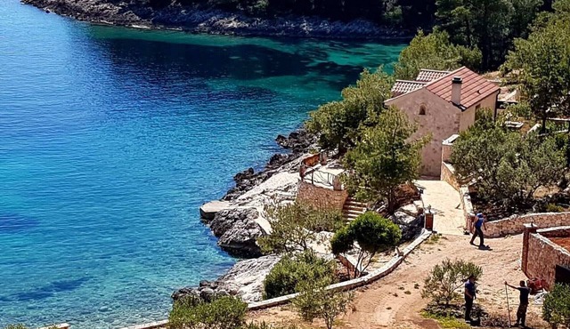 Detached vacation home island of Hvar, by the sea, on the beach, WiFi, barbecue, terrace