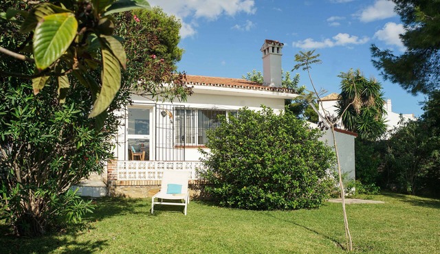 Detached vacation home for 4 people with garden - close to the beach!