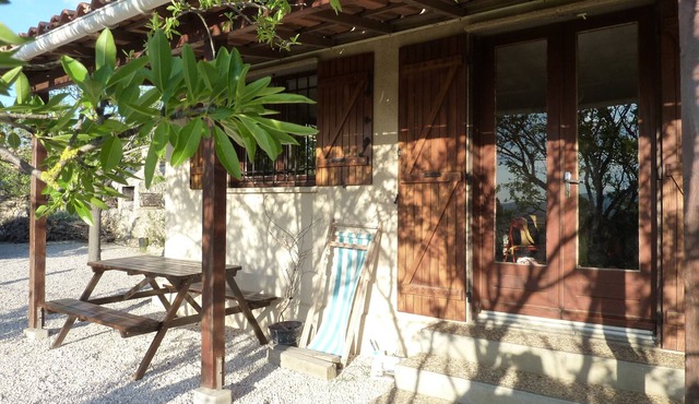 Detached vacation home in 1200m2 Mediterranean garden