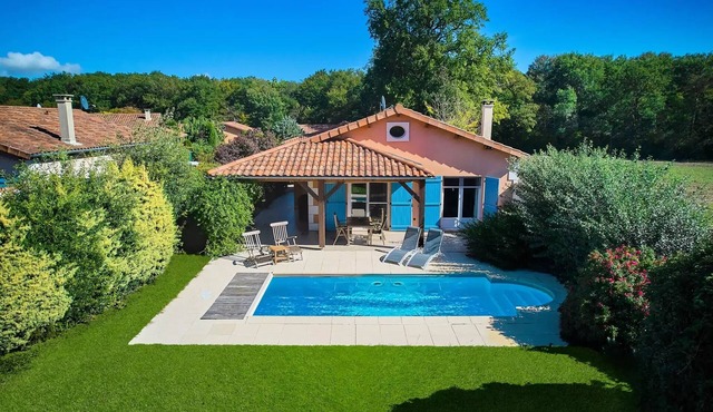 Detached villa, 2 bathrooms, private pool, sleeps 4