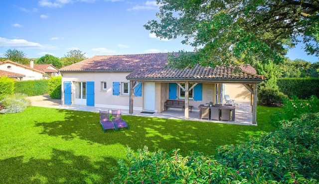 Detached villa, 2 bathrooms, sleeps 6