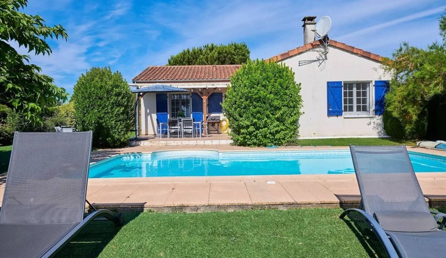Detached villa, 2 bathrooms, private pool, sleeps 6