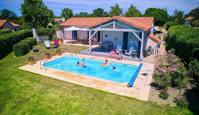Detached villa, 2 bathrooms, private pool, sleeps 6
