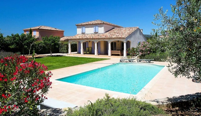 Detached villa, 2 bathrooms, private pool, sleeps 6