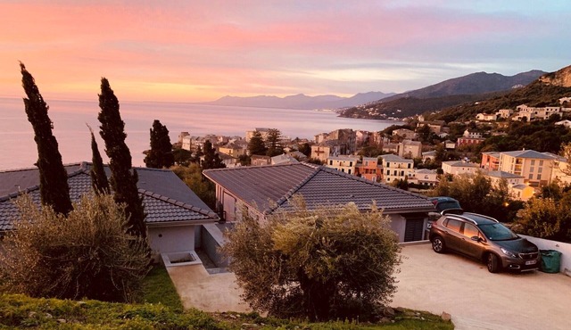 Detached villa - 2 south-facing terraces - Exceptional sea view - 5 minutes from the beach